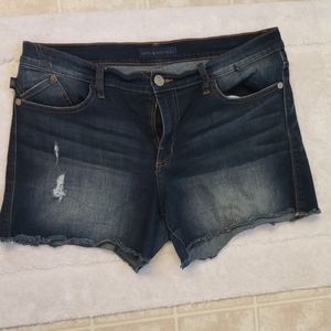 👖 super cute frayed jean shorts 👖
